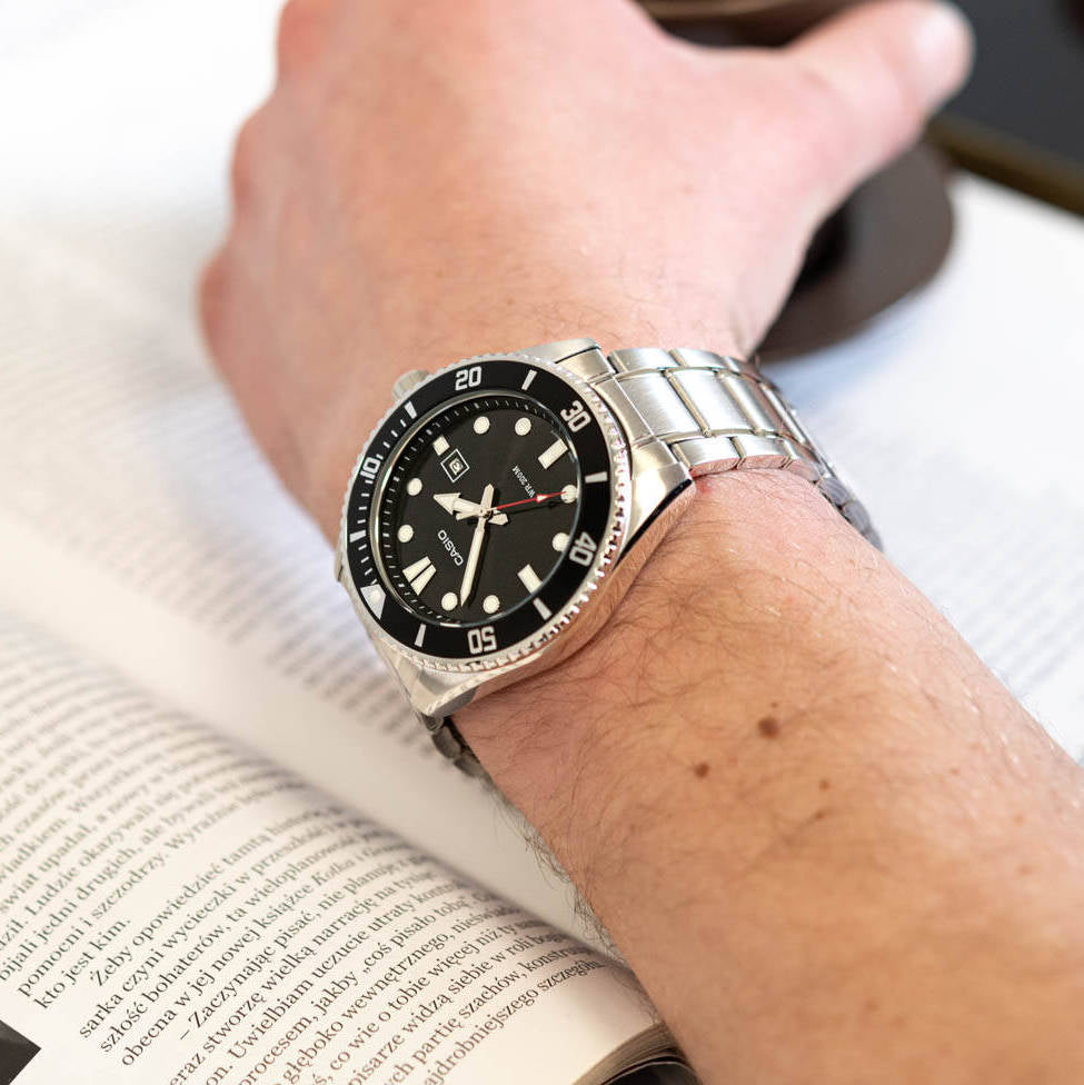 Casio Standard Duro Date Chain Watch MDV-107D-1A1VDF