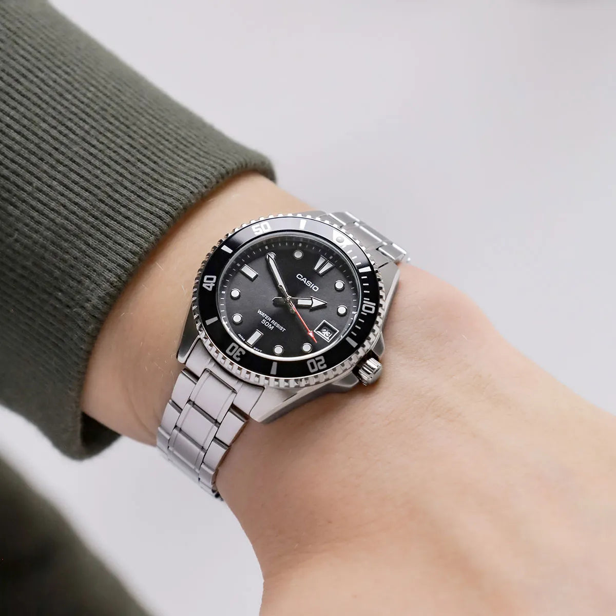 Casio Standard Duro Date Chain Watch MDV-10D-1A1VDF