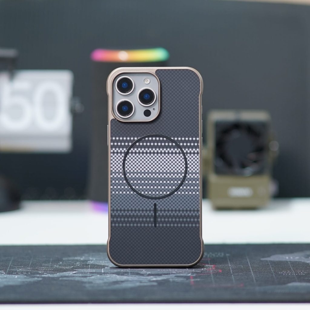 Carbon Premium Two Cut MagSafe Case