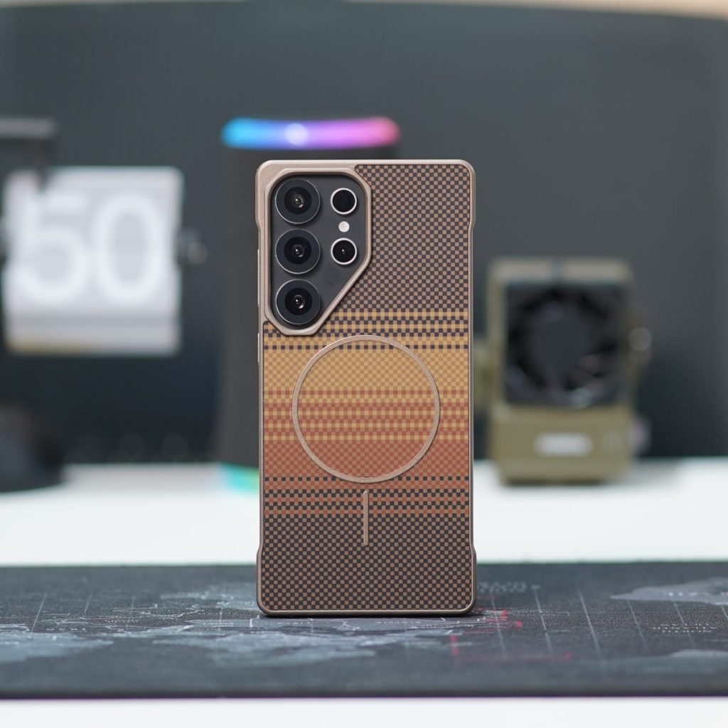 Carbon Premium Two Cut MagSafe Case